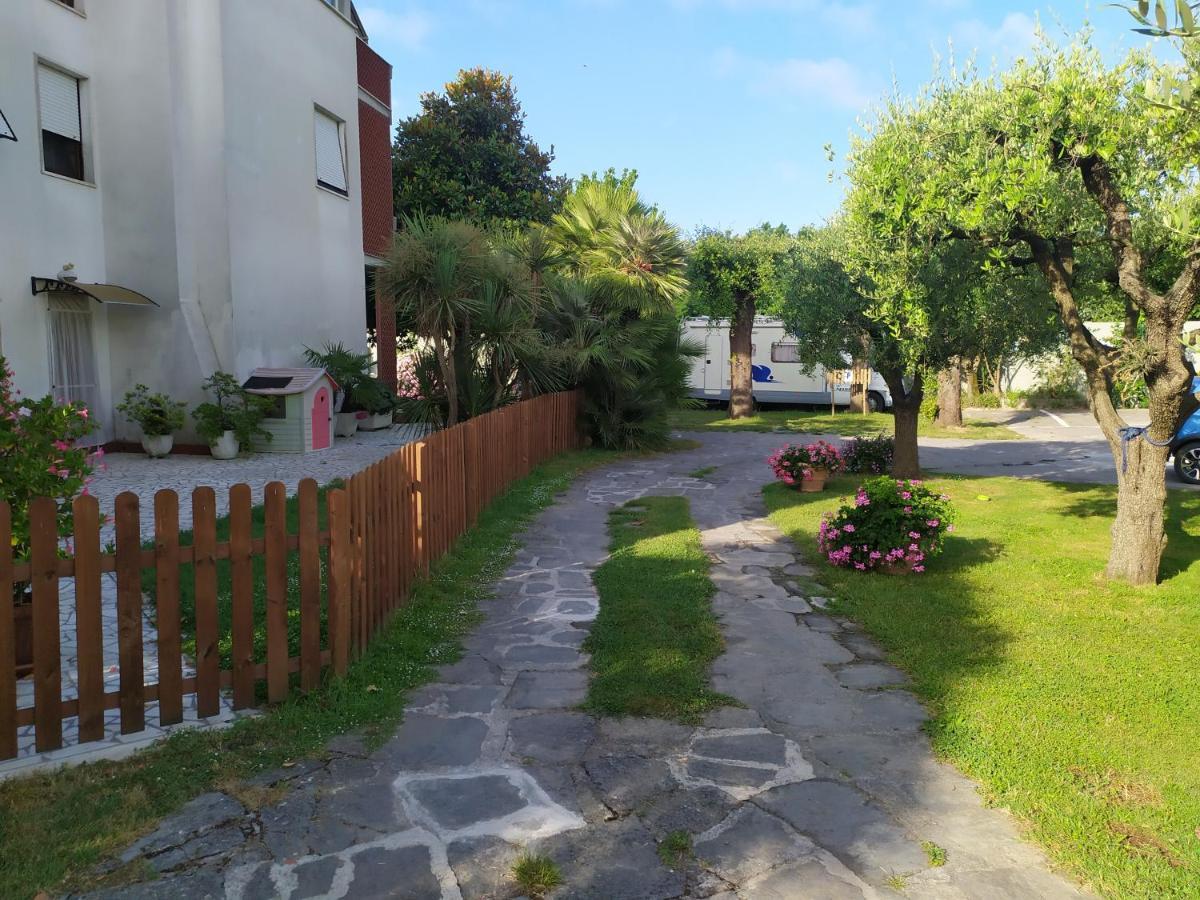 B&B Tra Mare E Marmo 马瑞纳迪卡拉拉 外观 照片