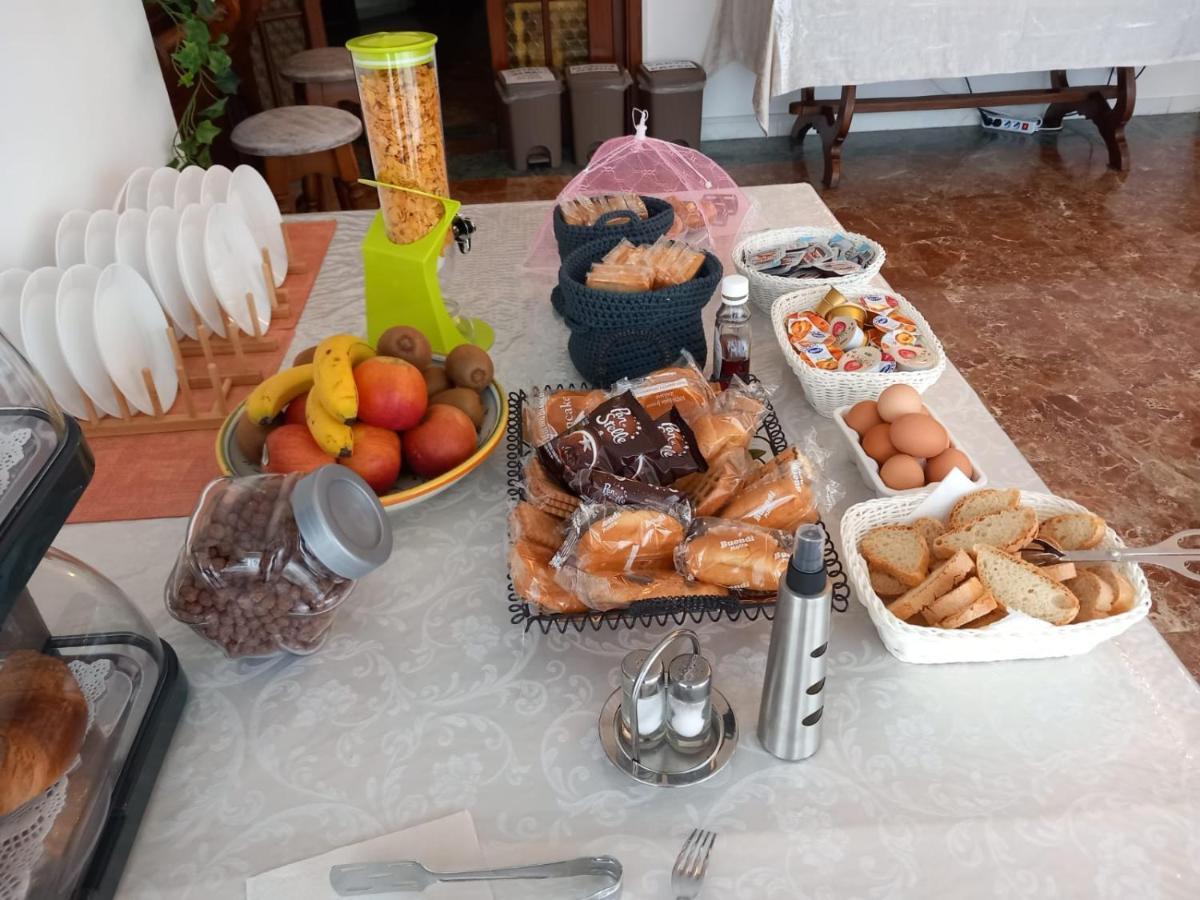 B&B Tra Mare E Marmo 马瑞纳迪卡拉拉 外观 照片